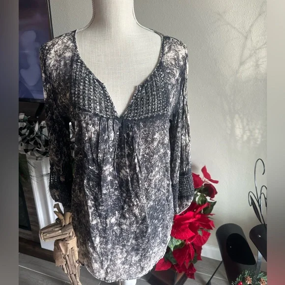 Live and Let Live Blouse - Size XL - Picture 1 of 1